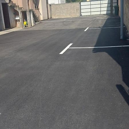 Apartman Espresso Sa Parkingom Sremska Mitrovica Bagian luar foto