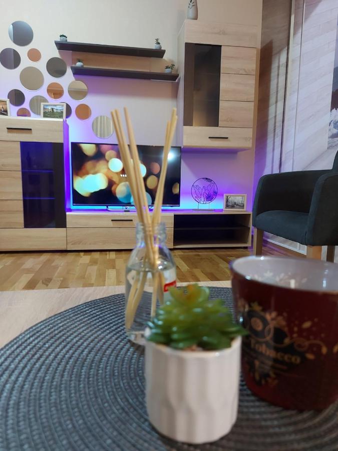 Apartman Espresso Sa Parkingom Sremska Mitrovica Bagian luar foto