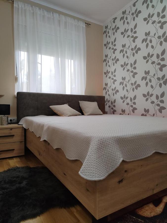 Apartman Espresso Sa Parkingom Sremska Mitrovica Bagian luar foto