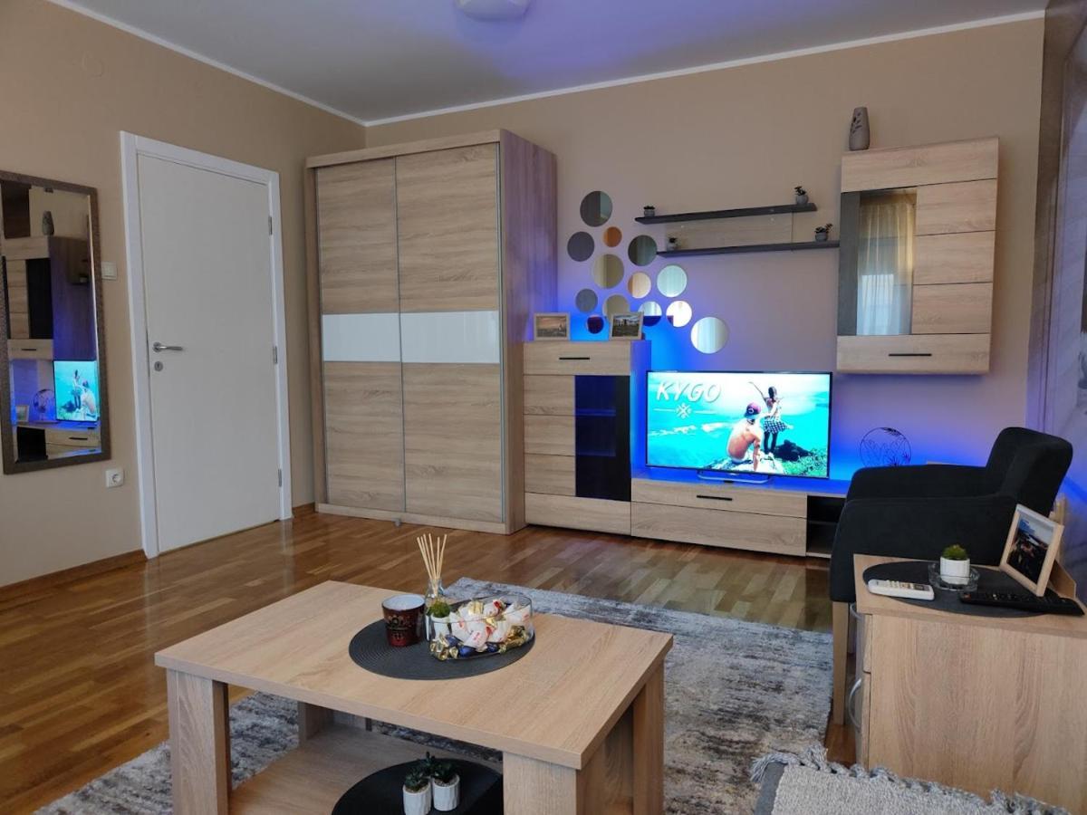 Apartman Espresso Sa Parkingom Sremska Mitrovica Bagian luar foto