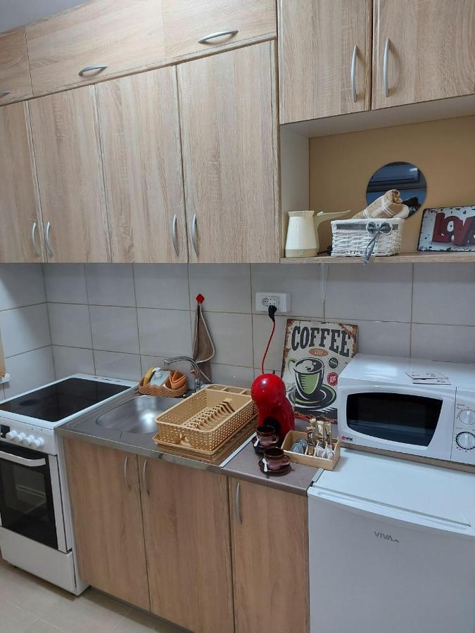 Apartman Espresso Sa Parkingom Sremska Mitrovica Bagian luar foto
