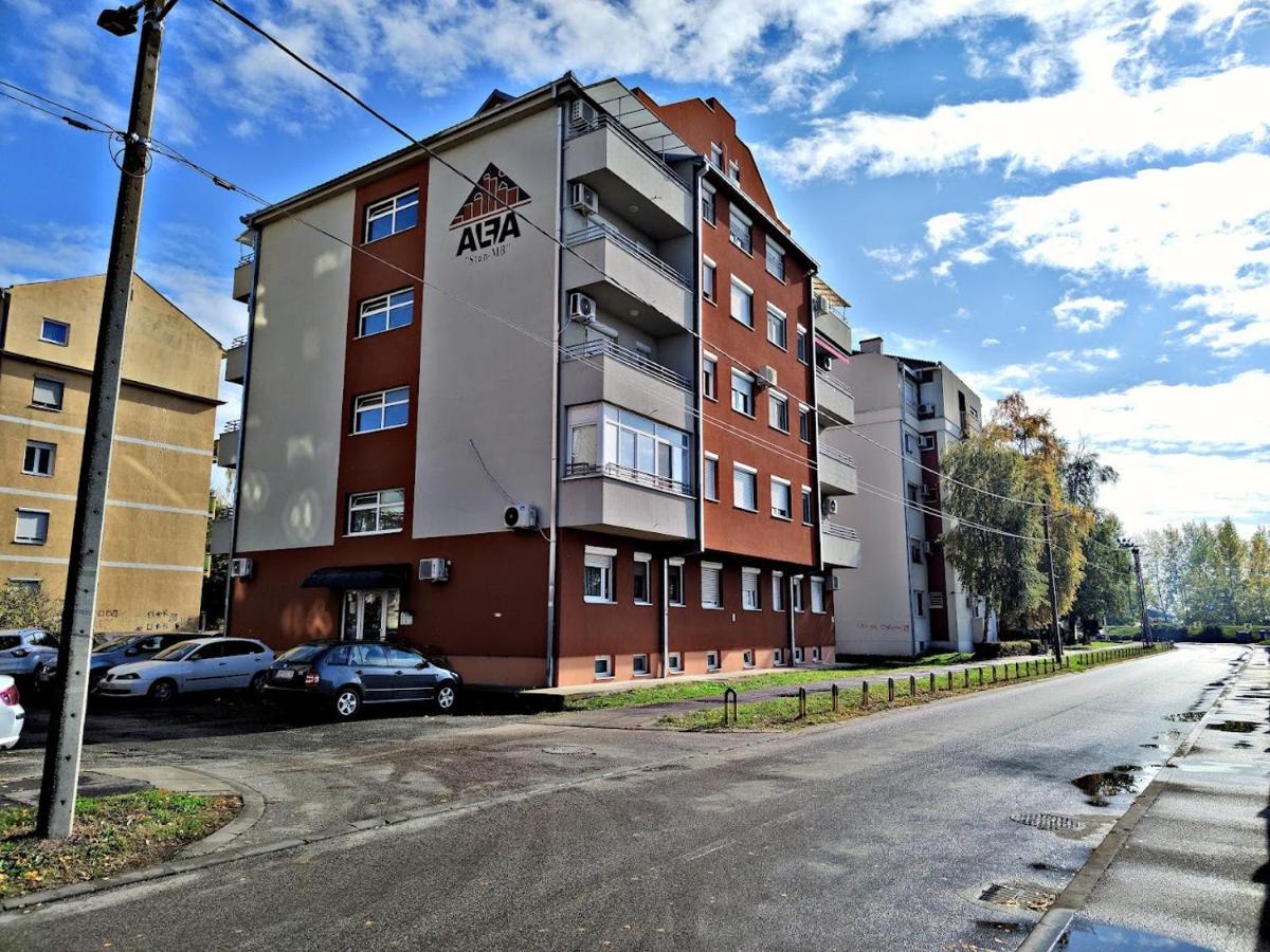 Apartman Espresso Sa Parkingom Sremska Mitrovica Bagian luar foto