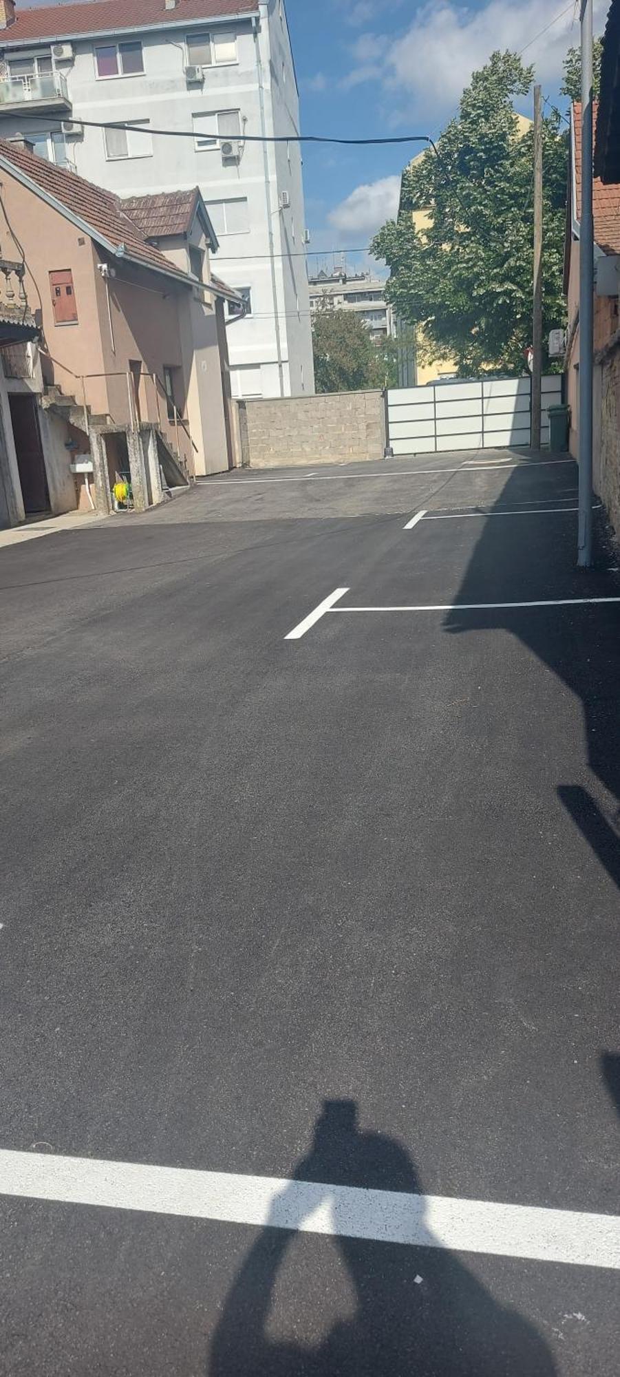 Apartman Espresso Sa Parkingom Sremska Mitrovica Bagian luar foto